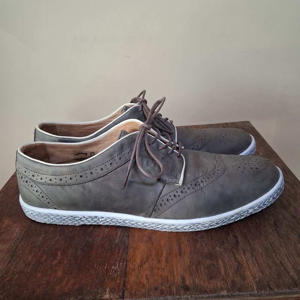 J Shoes Calypso Men’s Brown Casual Wing Tip Style Shoe; Size US 11